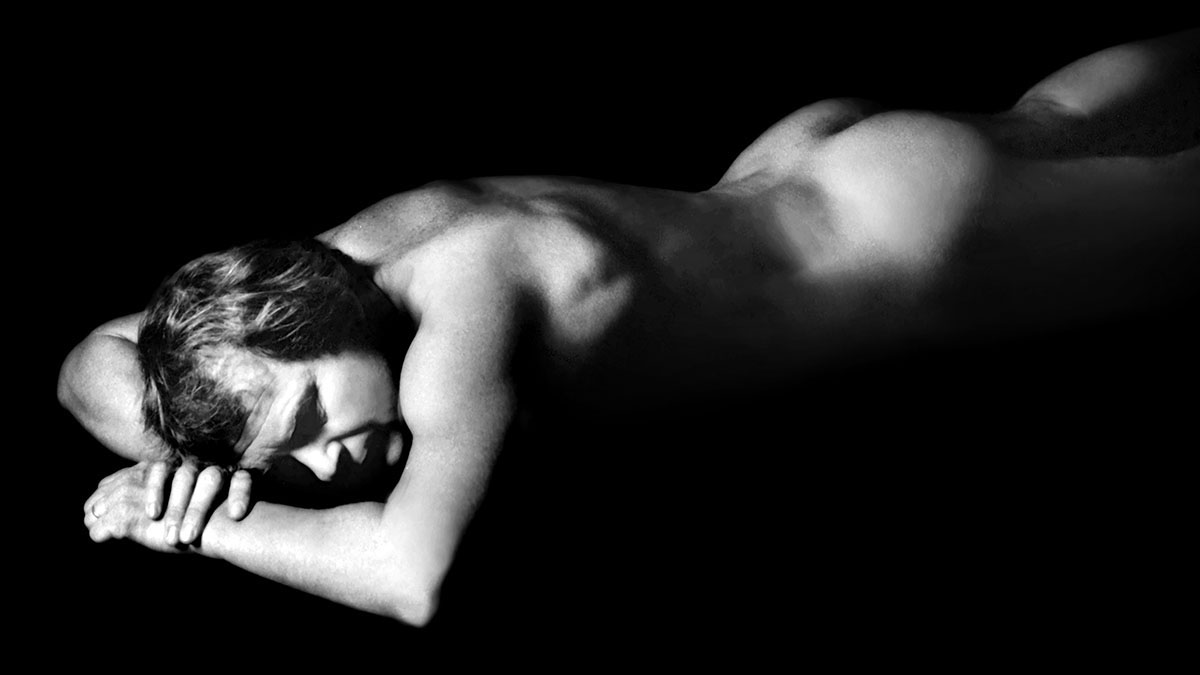 FKK, nackt und frei - Entspannung beim Nackt-Yoga - Erhard Hagebeuker